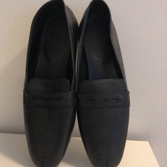 Women’s Black Urban Outfitters Leather Loafer Flat Size 40 - Picture 3 of 4